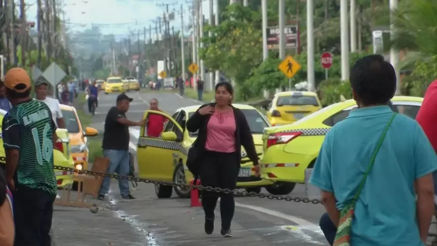 Cierres de calle se mantienen en Bocas del Toro