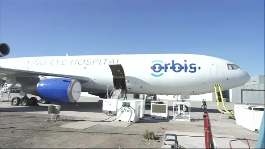 Avión hospital de oftalmología aterriza en Chile