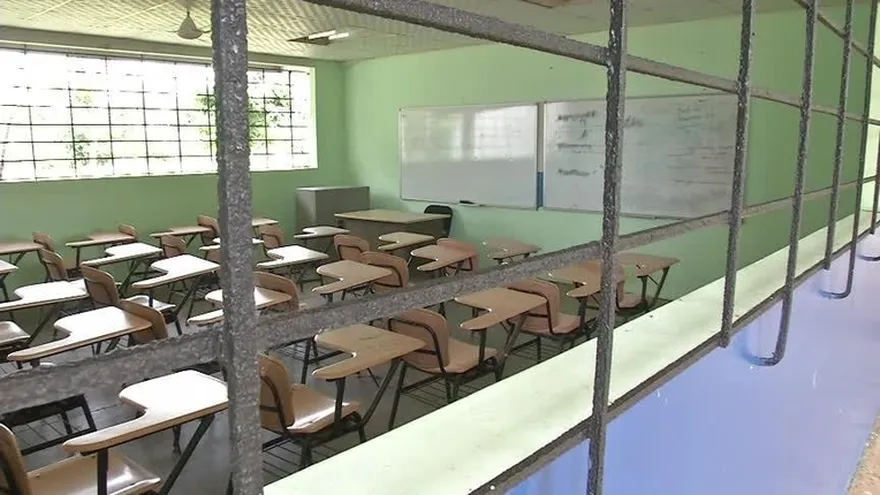 Pierden clases por falta de un puente