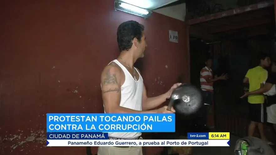 Panameños suenan sus pailas contra la corrupción