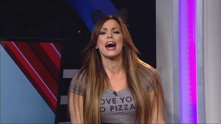 Joey Montana le compone a Thalia