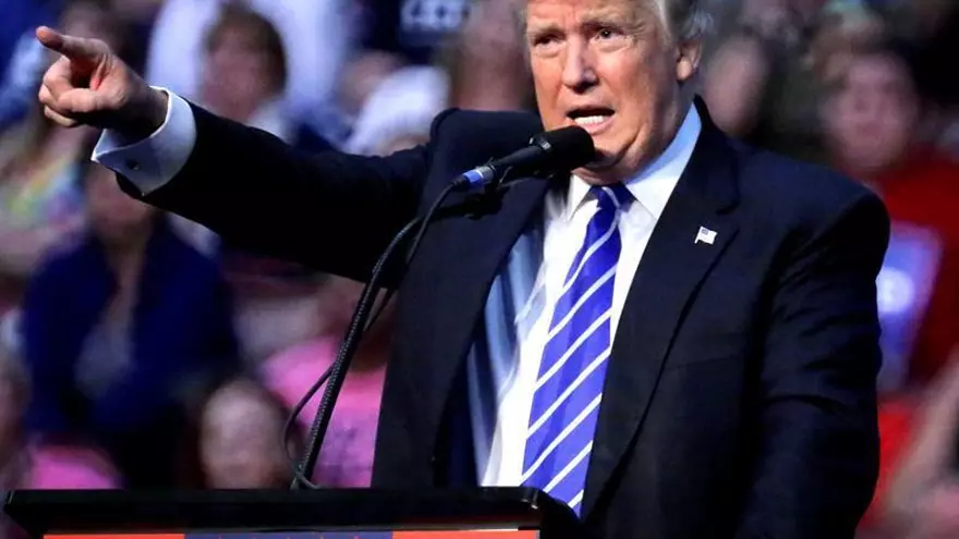 El candidato republicano a la Presidencia de EE.UU., Donald Trump, durante un evento de campaña en Sunrise, al oeste de Fort Lauderdale (Florida, EEUU).