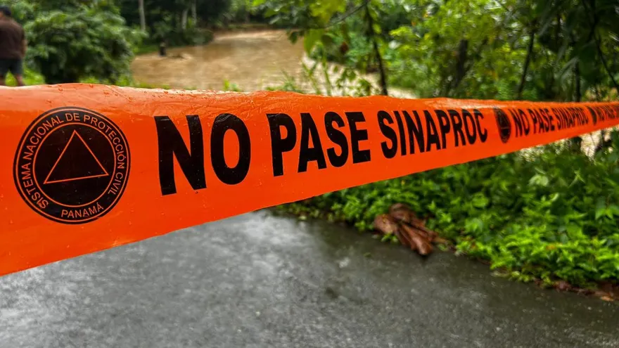 Imagen con fines ilustrativos de alerta del Sistema Nacional de Protección Civil (Sinaproc), inundaciones, crecida de ríos, fuertes lluvias y deslizamientos de tierra.