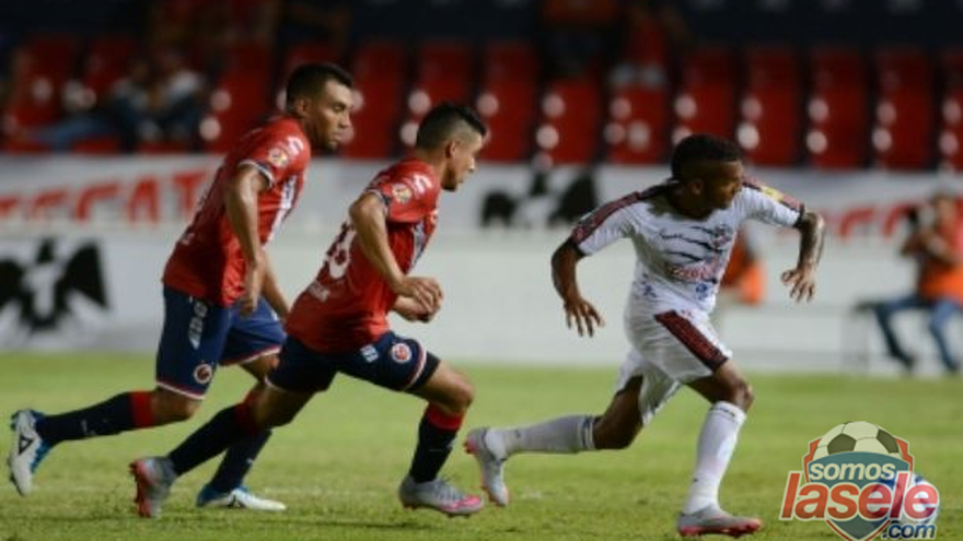 Lobos Buap de "Negrito" Quintero no pudo con los Tiburones de Veracruz