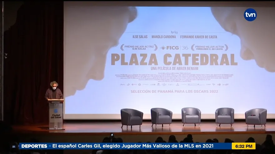 Realizan conversatorio sobre planteamientos de la película Plaza Catedral