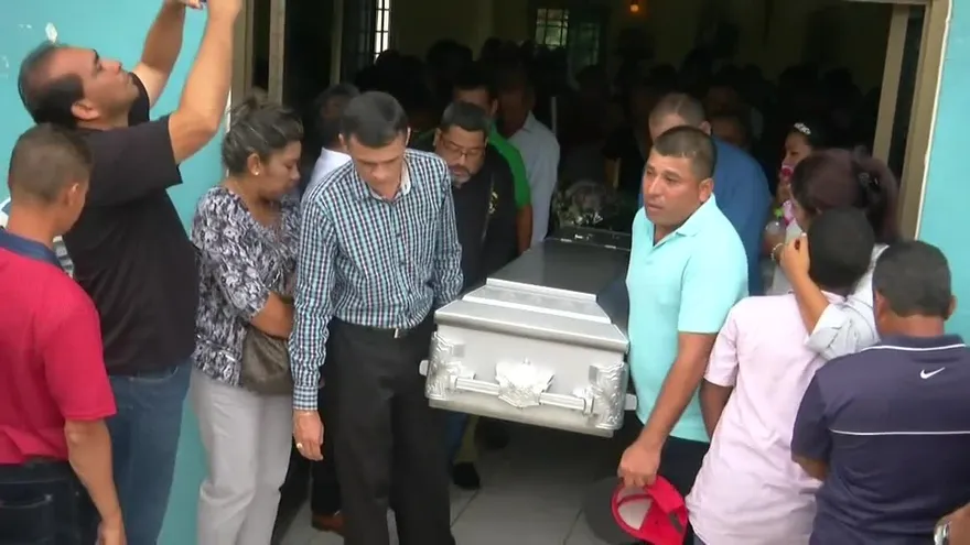 Dan último adiós a docente que murió en accidente