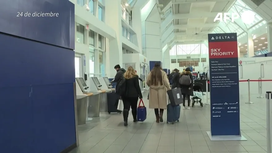 Variante ómicron sigue sembrando caos en el transporte