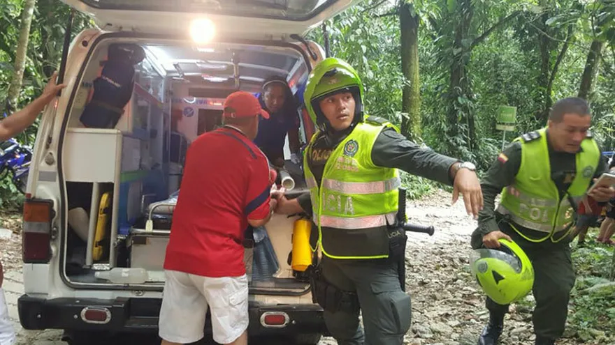 Once muertos por colapso de puente colgante en Colombia.