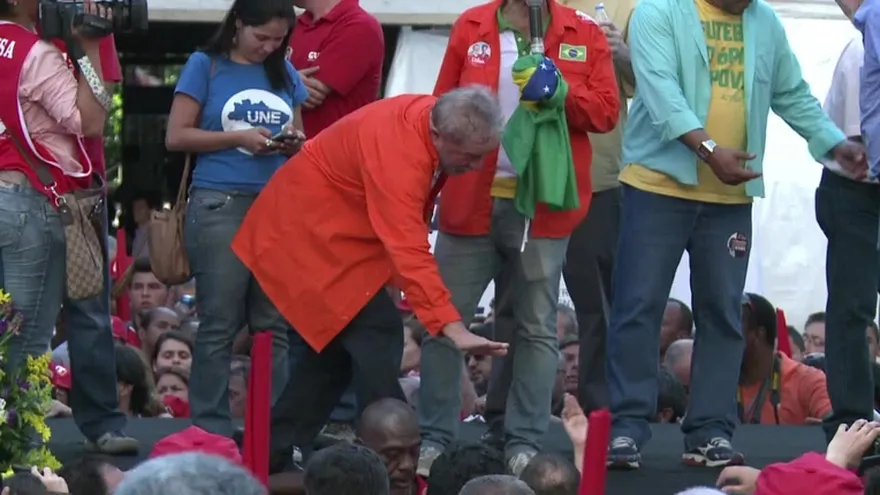 Investigan a Lula por tráfico de influencias