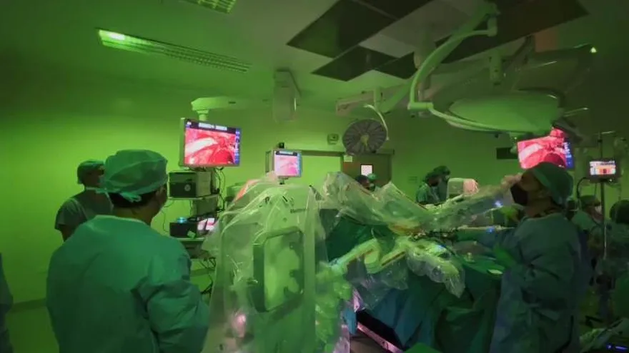 Mujeres, las mayores beneficiadas con cirugías robóticas en la CSS