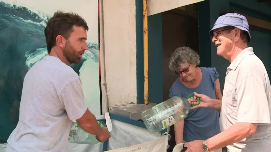 Una moneda virtual busca quitar el plástico de la playa en Uruguay