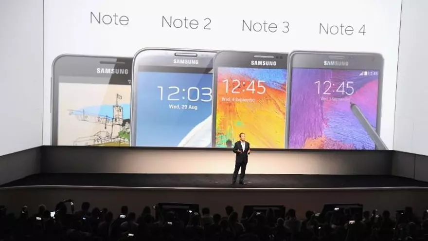 Presidente y Jefe de IT & Mobile Communications Business de Samsung Electronics, JK Shin desvela el Galaxy S6 edge+ y Galaxy Note5 en el Samsung Unpacked 2015 el 13 de agosto de 2015, en la ciudad de Nueva York.