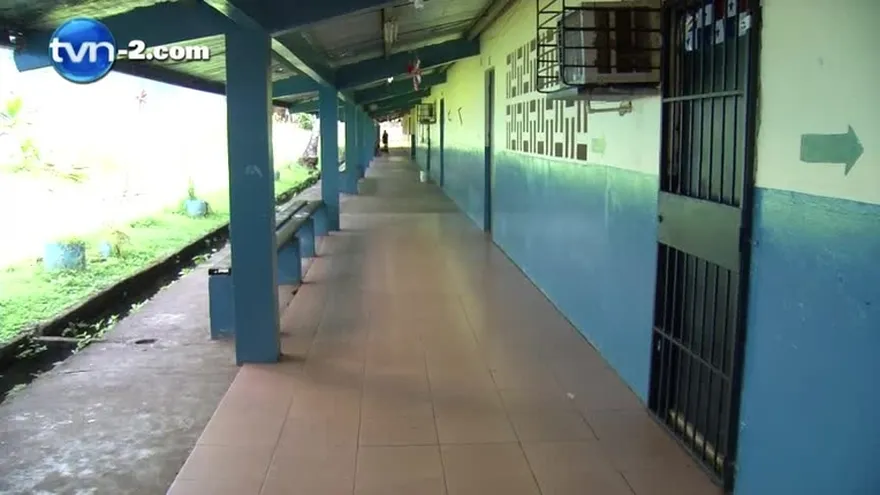 Docentes en paro por chatarra y falta de pago