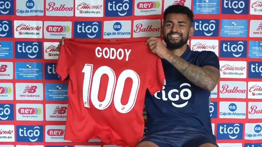 Homenaje a Aníbal Godoy por sus 100 partidos jugados con la Sele