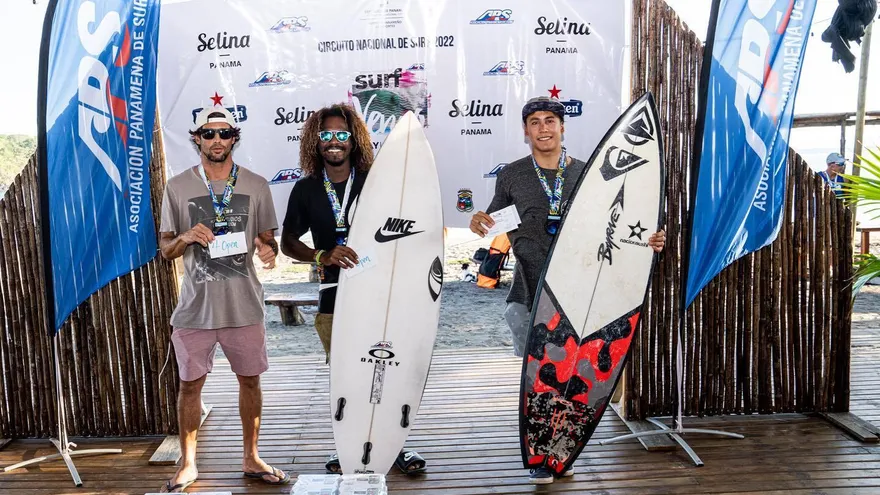 Parte de la premiación en la Segunda Válida del Circuito Nacional de Surf