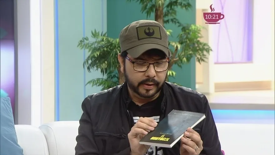 Miguel Esteban presenta su nueva novela Bajo el fuego del Guayacal el viernes 19 a las 5:00 pm en el Salón Chaquira en la Feria del Libro.