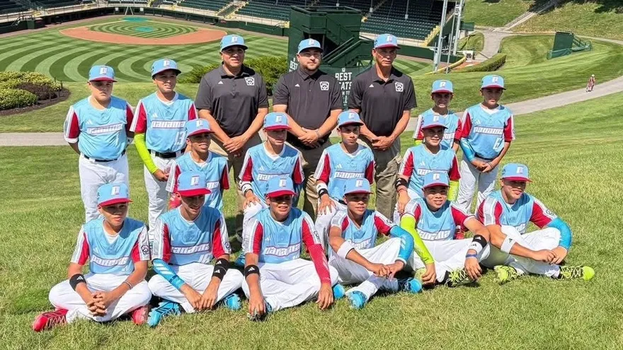 Integrantes de Panamá, representado por Doleguita, Chiriquí, se toman la foto oficial para la Serie Mundial de Pequeñas Ligas 2026