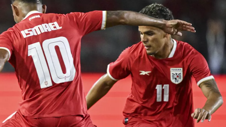 Edward Cedeño con el número 11 de la selección de Panamá