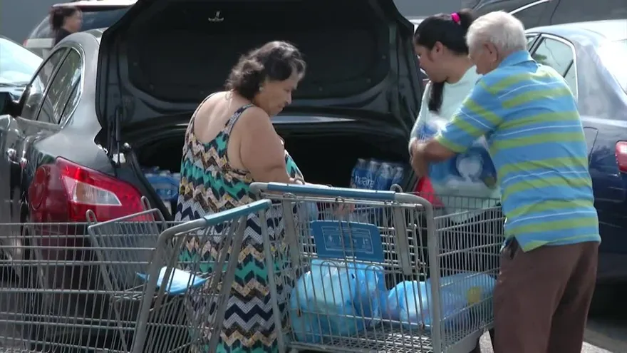 Florida y Georgia se preparan para llegada de Dorian como huracán de categoría 4