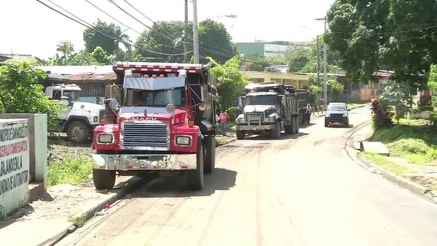 Viiviendas se ven afectadas por el paso de equipo pesado