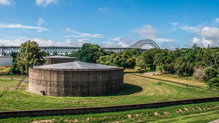 Pronto se definirá el futuro de las tierras con tanques de almacenamiento de combustible en riberas del Canal