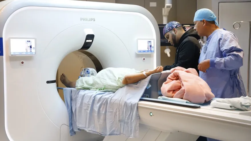 Tomógrafo con inteligencia artificial en la Caja de Seguro Social