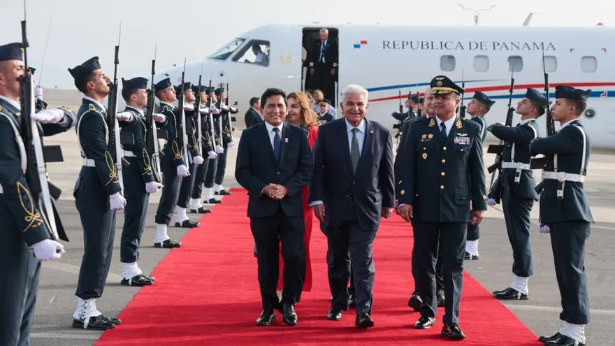 Panamanian President Mulino arrives in Peru for Fujimori's inauguration
