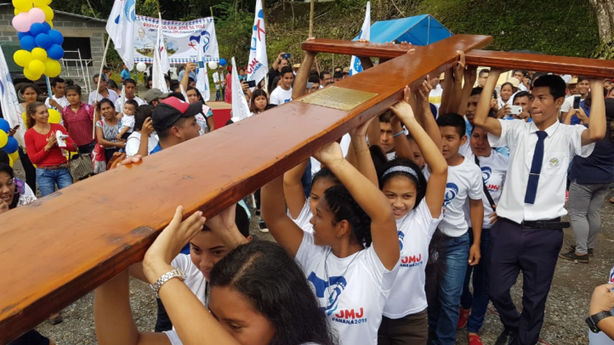 Entrega de los Símbolos de la JMJ a la Diócesis de Santiago