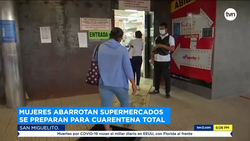 Mujeres toman su día preparándose para “cuarentena total”