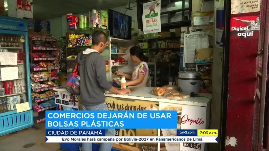 Consumidores se preparan para la eliminación de las bolsas plásticas