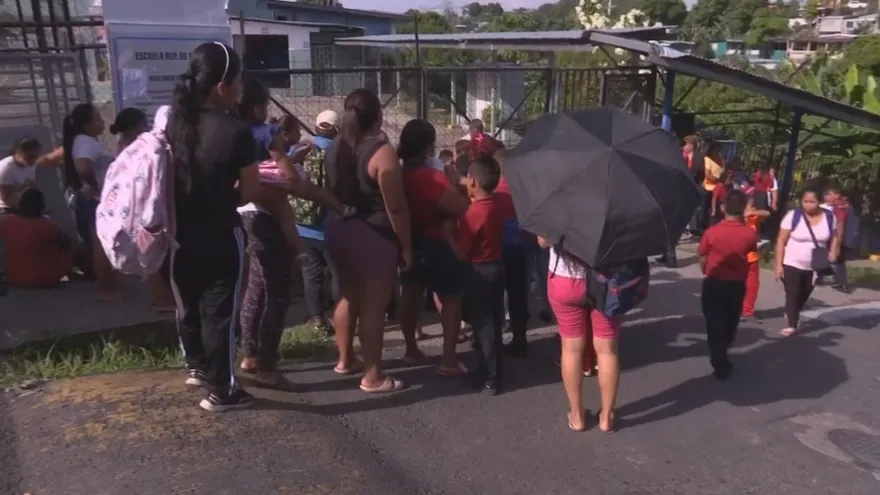 Parents close Panama school, demand staff reinstatement and court repairs