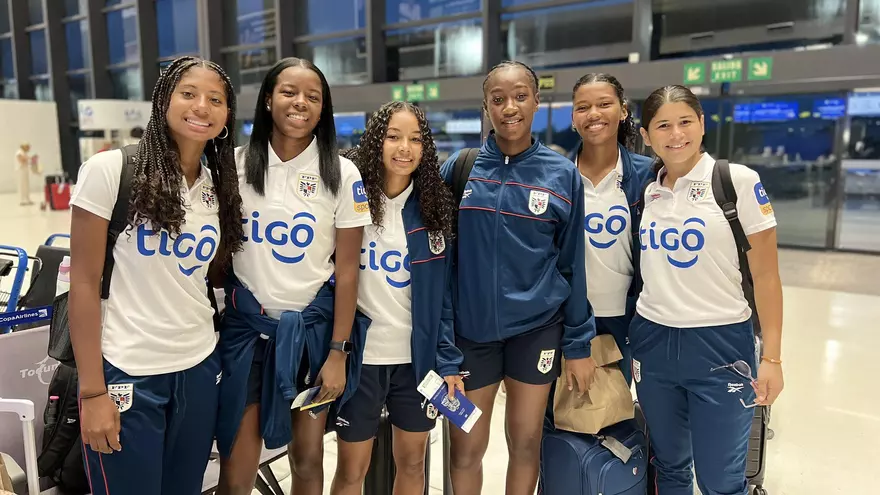 Jugadoras de la Selección Femenina Sub-20 de Panamá antes del viaje a Costa Rica
