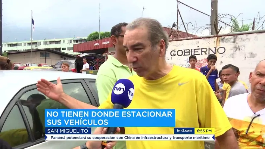 Conductores de San Miguelito molestos por falta de estacionamientos