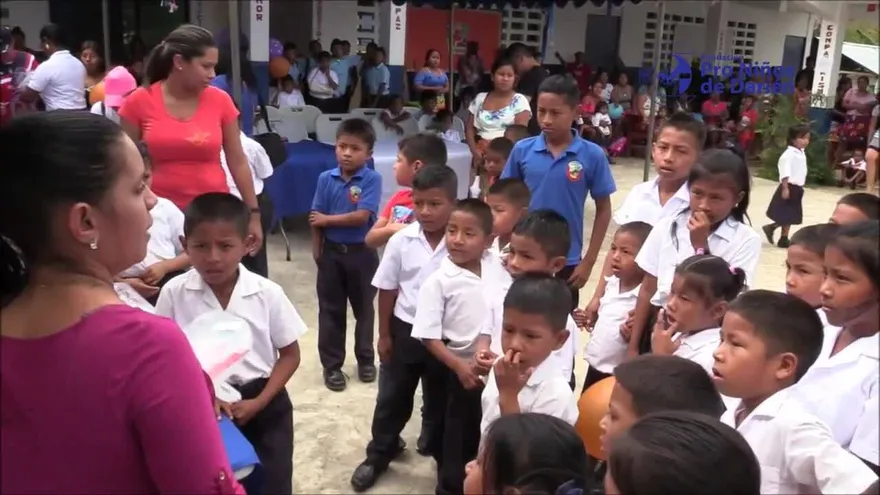 Fundación Pro Niños del Darién entregan Útiles escolares.