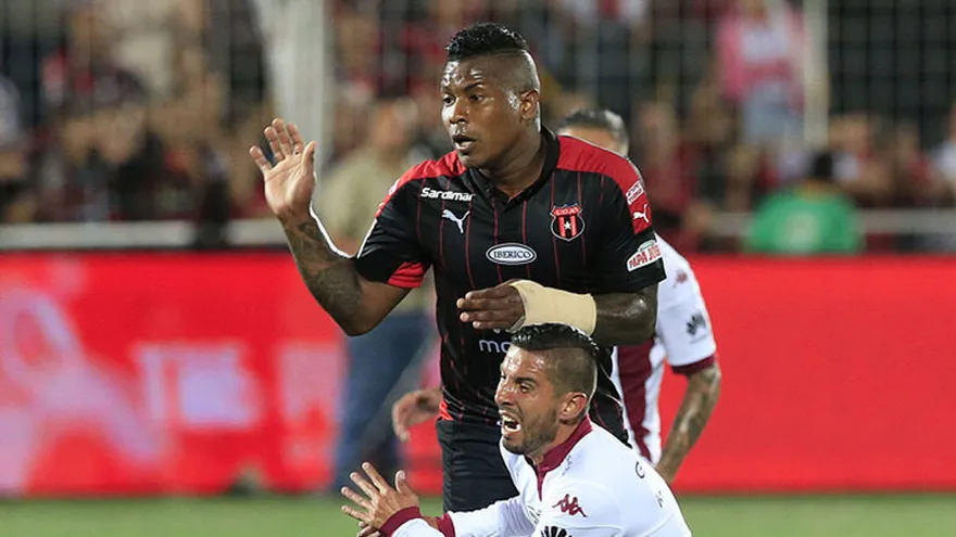 Cummings sufre fractura de mandíbula