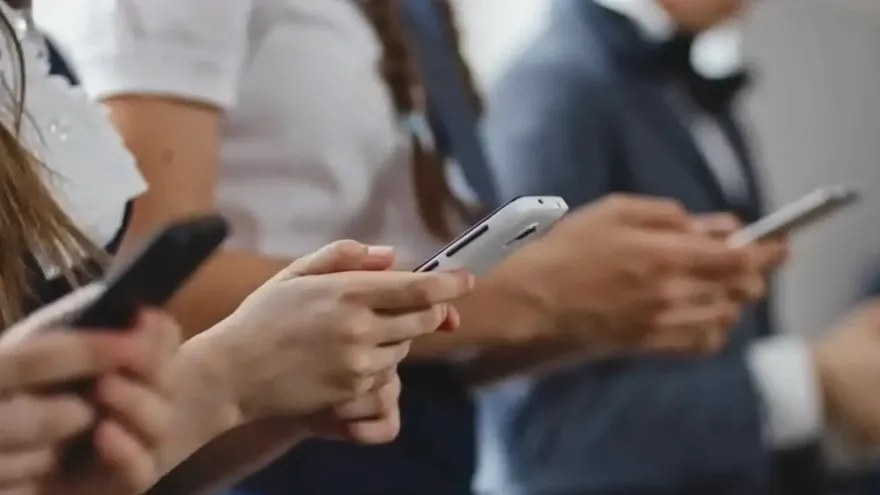 Sabes, ¿Qué contenido riesgoso pueden ver tus hijos desde un celular o una tablet mientras navegan por internet?