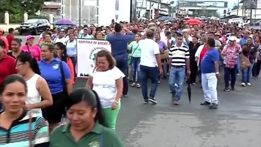 En Bocas del Toro docentes marchan