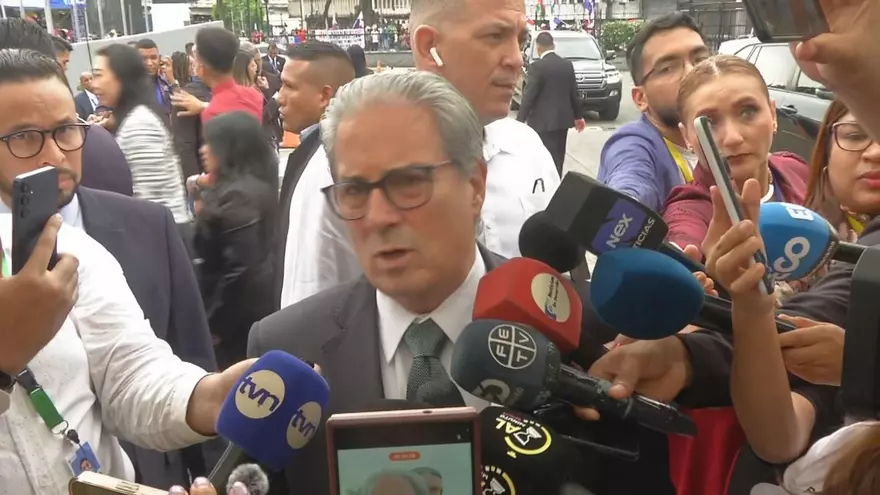 Ministro de Salud Fernando Boyd Galindo