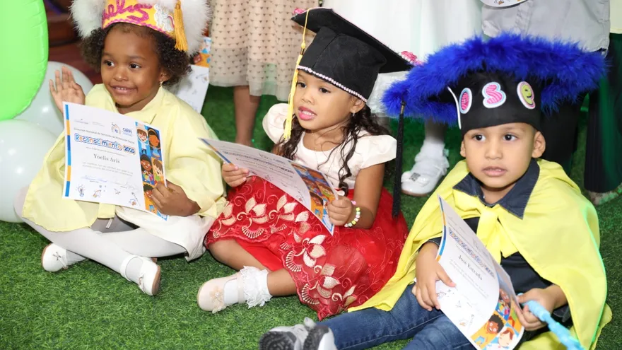 Niños y niñas egresan de los Centros de Atención Integral a la Primera Infancia