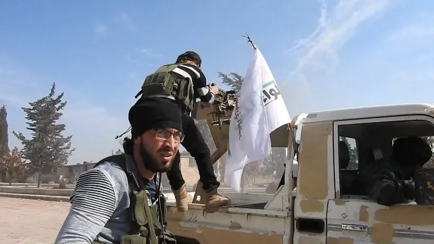 Tropas turcas y rebeldes sirios entran en Al Bab