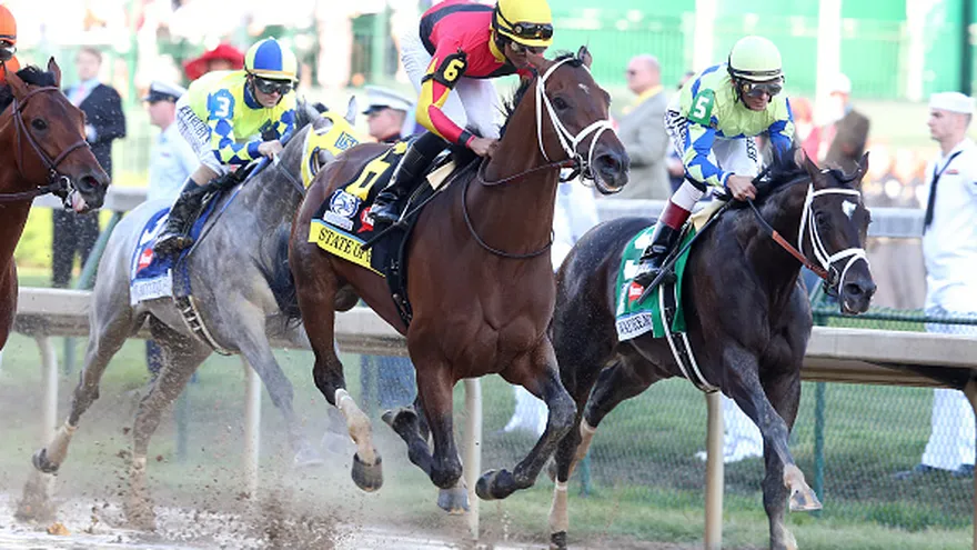 José Lezcano (6) sobre los lomos de State of Honor