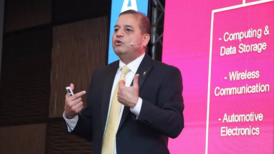 El doctor Darío Solís Caballero fue designado como nuevo comisionado nacional de la Industria de Microelectrónica y Semiconductores de Panamá.