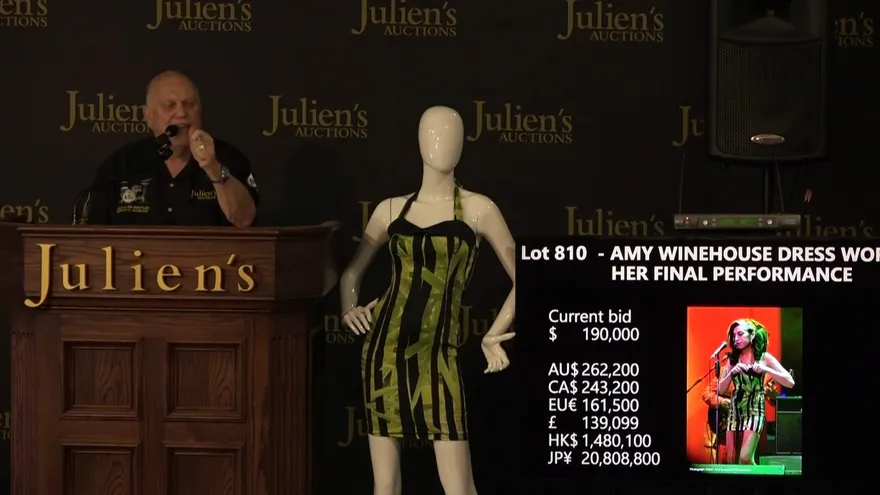 El vestido del último show de Amy Winehouse es vendido por 243.200 dólares