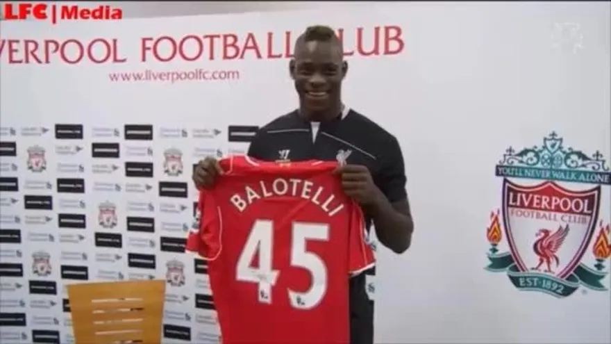 Mario Balotelli es presentado en Liverpool
