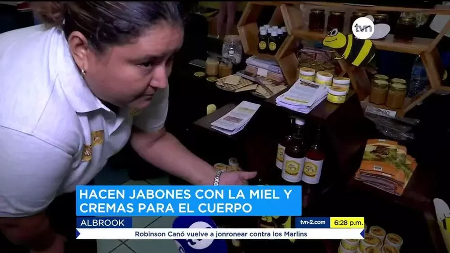 Realizan la primera feria de la miel de abeja