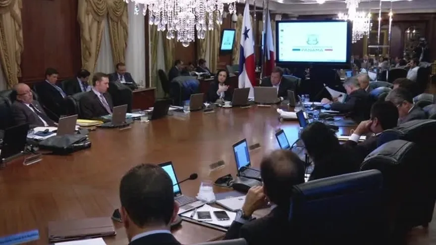 Reacciones por encuesta de Dichter & Neira