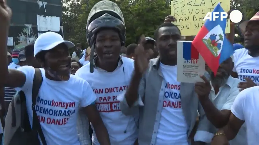 Miles de manifestantes denuncian en Haití peligro de una nueva dictadura
