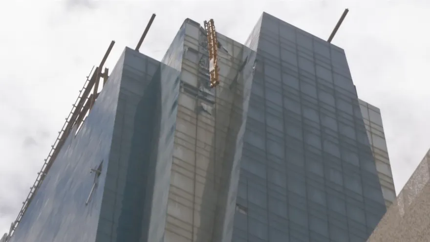 Colapso de grúa en calle 53.