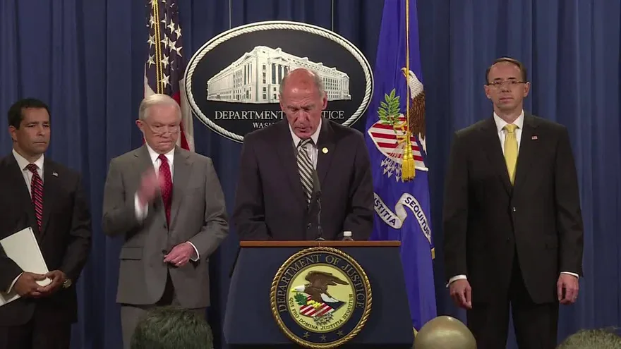 Fiscal general de EEUU condena filtraciones a la prensa