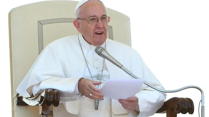 El papa Francisco preside la audiencia general de los miércoles en la Plaza de San Pedro en el Vaticano.